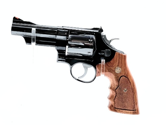 Boxed Smith & Wesson Model 57, 41 Magnum Revolver