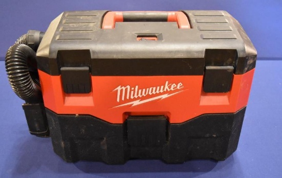 Milwaukee M18 2 Gallon Wet/ Dry Vacuum- Very good condition