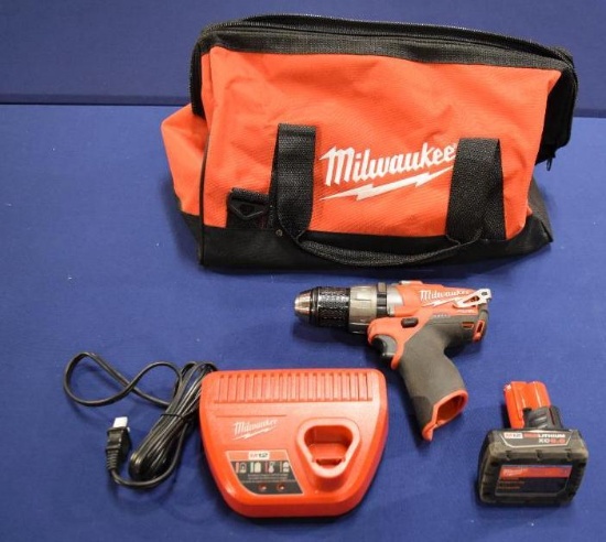 Milwaukee M12 1/2" Drill Driver- With battery, charger, bag- Like new condition