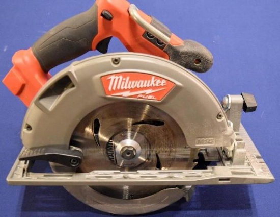 Milwaukee M18 Fuel 7 1/4" Circular Saw- Like new condition