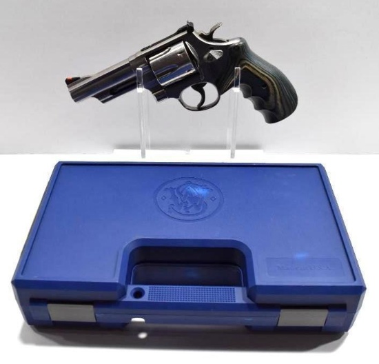 Boxed Smith & Wesson Model 629-6, .44 mag Revolver