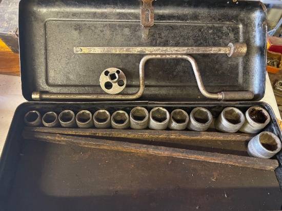 Metal Box with Socket set