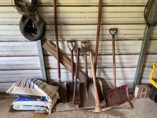 Wall lot of tools