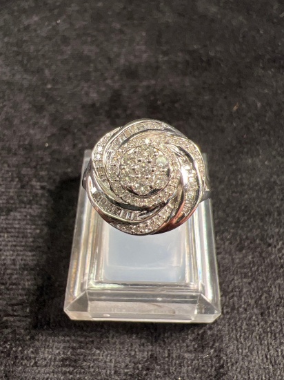 10k White Gold Diamond Cluster Ring