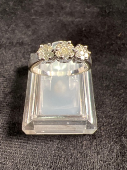 10k White 3 Diamond Ring