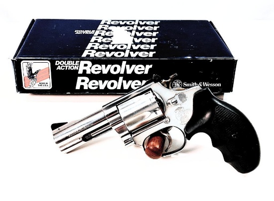Boxed Smith and Wesson model 60-4, .38 S&W Special Revolver