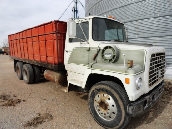 1975 Ford F-800 Truck, Gas, Tandem Drag Axle, 20’ Bed