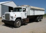 1971 Mack R 600 Maxidyne Twin Screw With 20’ Mabar Bed & Good 10.00 R 20 Tires