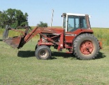 1979 IHC 186 Hydro with 18.4 X 38 Tires & Westendorf WL-42 Loader with Grapple Fork