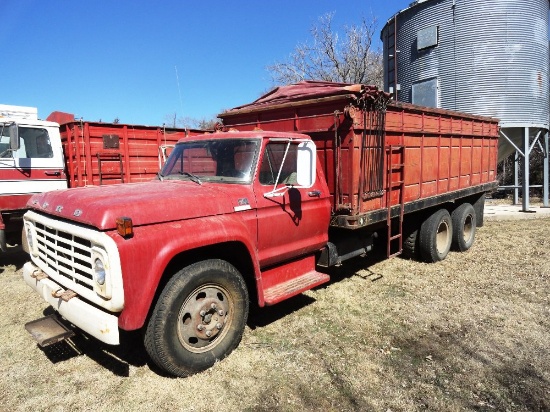 1974 Ford F700 Truck, Od. Reads 65,786 Miles