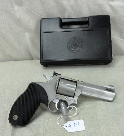 Taurus 627 Tracker, 357 MAG Revolver, SN:FY703658 w/Box (Handgun)