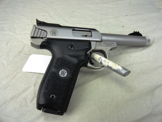 S&W SW22 Victory, 22LR Cal. w/Soft Case & Box, SN:UDX7603 (Handgun)