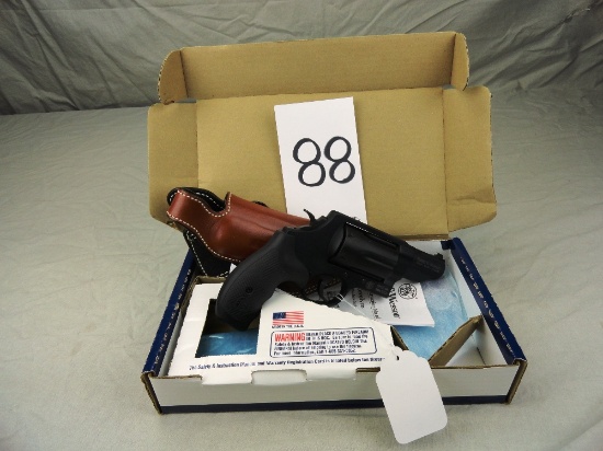 S&W Governor 45Colt/ACP-.410, 2 1/2" Bbl. w/Holster & Box, SN:CZB9577 (Handgun)
