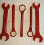 5 IHC wrenches lg.; 2 ea. G3170, 2 ea. 373942 R1, 1 ea. 373941 R1