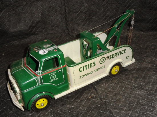 Cities Service Towing Truck w/Tools