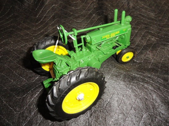 JD G Unstyled NF Tractor