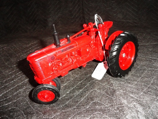 IH H NF Tractor