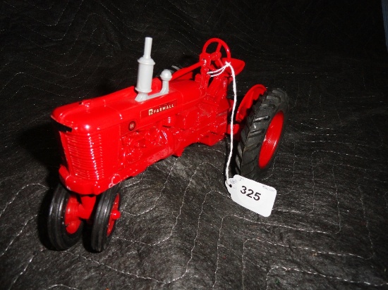 IH H NF Tractor