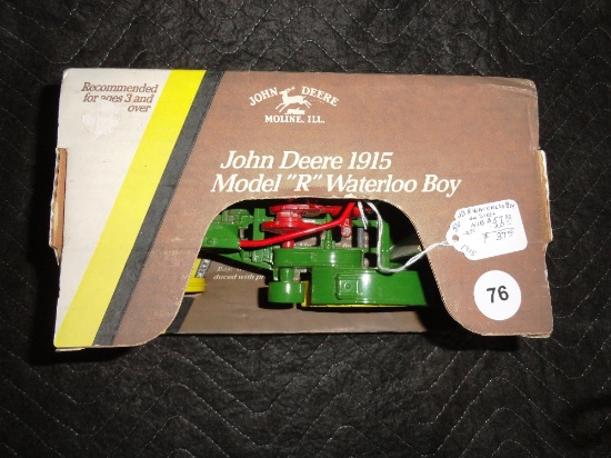 JD R Waterloo Boy 1915 Model