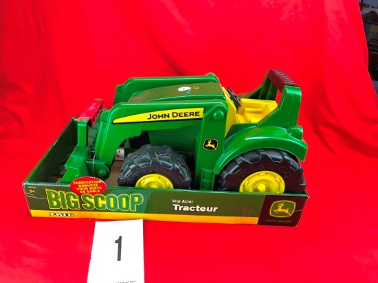 John Deere Big Scoop Tractor w/Box