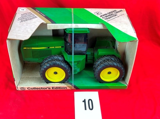 John Deere 8760 Tractor w/Box