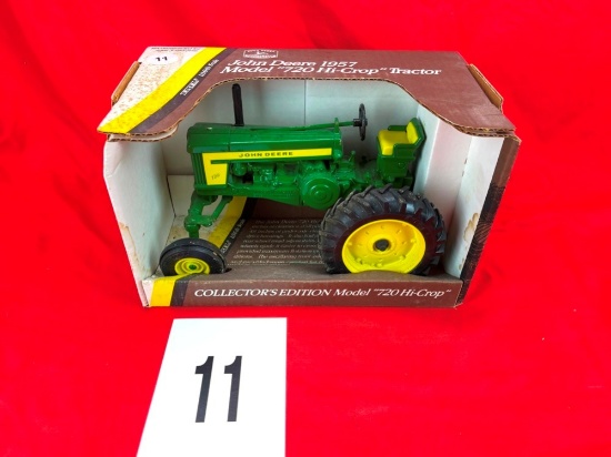 John Deere 720 High Crop w/Box