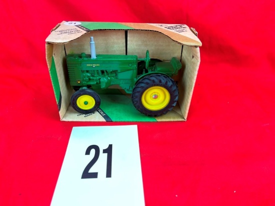 John Deere M w/Box