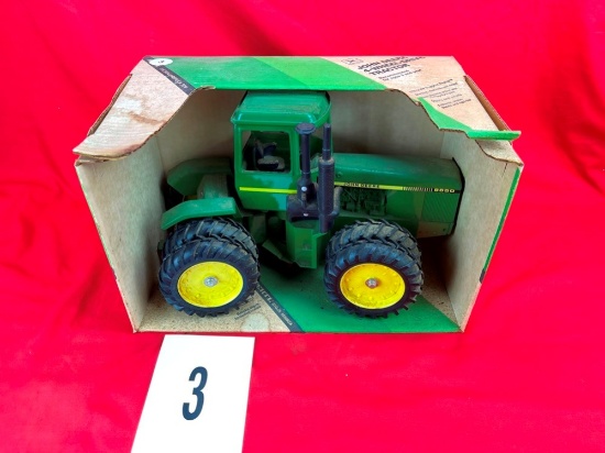 John Deere 8650 Tractor w/Box