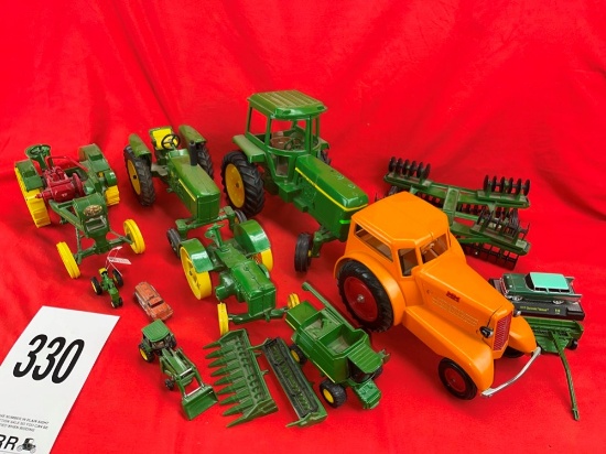 4 John Deere Tractor & M&M