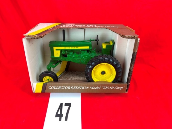 John Deere 720 High Crop w/Box