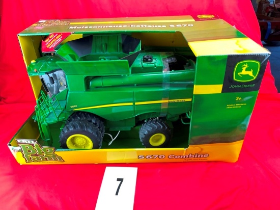 John Deere S670 Combine w/Box Big Farm
