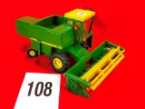 John Deere Green 6600 Combine