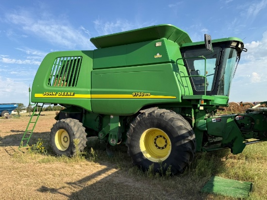 2001 John Deere 9750STS Combine, Eng hrs: 4761, Sep hrs: 3389, (will have additional 20+/- Hrs Fall