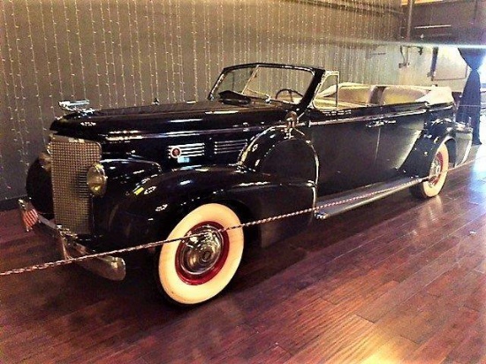 1938 Cadillac Fleetwood Convertible Sedan