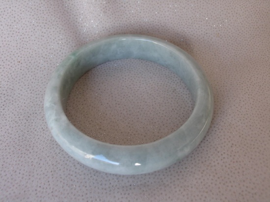 Beautiful Jade Bracelet approx 63mm inner diameter, 80 grams weight, gorgeo