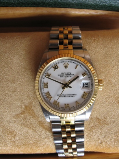 Estate Rolex 'Oyster Perpetual Date-Just" Lady wrist watch. 18K gold bezel,