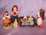 Box of 28 mixed cabinet dolls:- includes HP English Guards, musical, King &