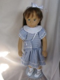 Boxed 1989 Gotz 46cm hard vinyl artist doll. Blue painted eyes and freckles