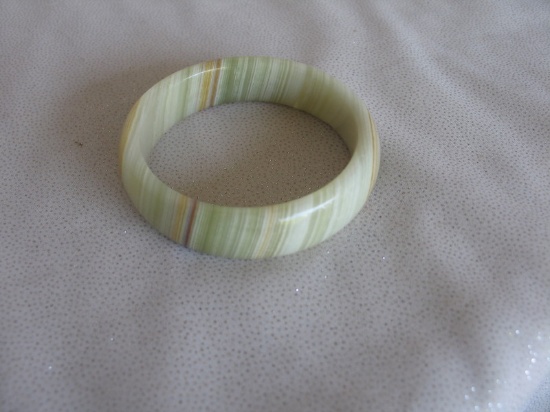 Decorative Jade Bracelet approx 62mm inner diameter, 68 grams weight, defin