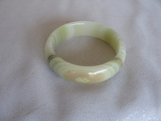 Decorative Jade Bracelet approx 61mm inner diameter, 71 grams weight, olive