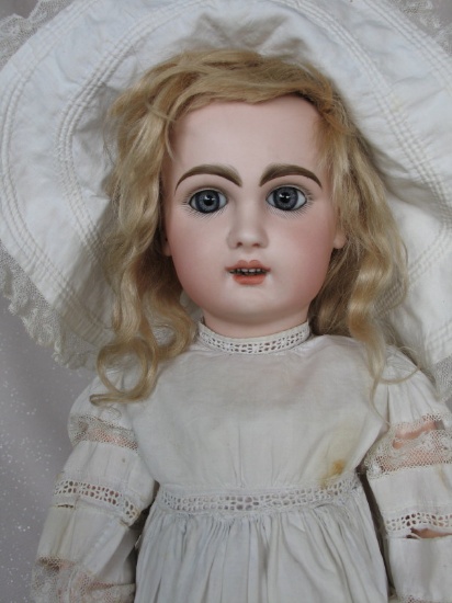 French bisque Jumeau "Tete Bebe" c1890s. 19" (48cm). Open rose red mouth ha