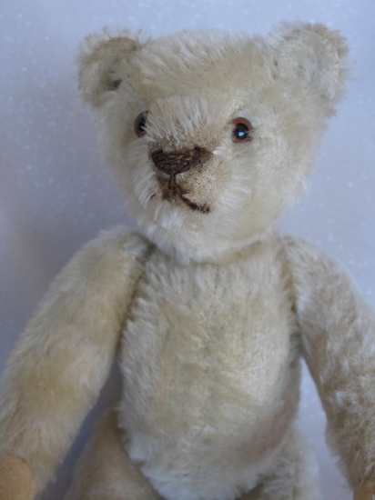 Scarce small Steiff c1920-30s 10" (25.5cm) white mohair bear. Amber small g