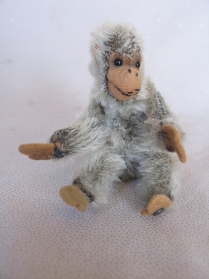 Miniature 1920s Steiff 'Jocko' 4.5" (11.5cm) white mohair with brown backin
