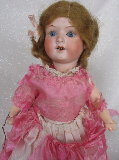 Bisque Armand Marseille 390 cabinet size 10" (25cm). Sleep blue glass eyes