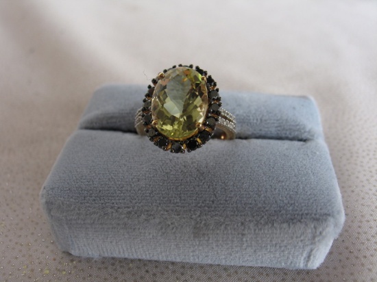 Ladies dress ring 14K yellow Gold, stamped 14K. Lemon Quartz 5.87ct oval br