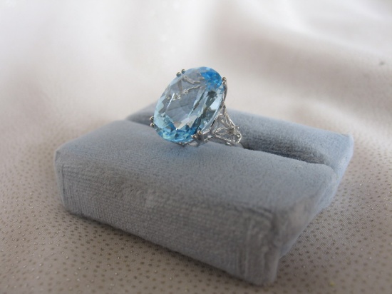 Ladies dress ring 10K white Gold, stamped 10K. Swiss Blue Topaz 14.00ct ova