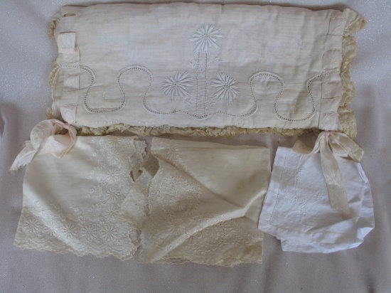 Mixed antique/vintage lace items. Includes, hankies, table cloth, bib/booti