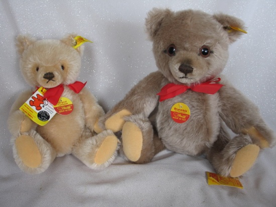 Two Steiff Bears. Gray mohair 33cm yellow tag228, other champagne mohair ma