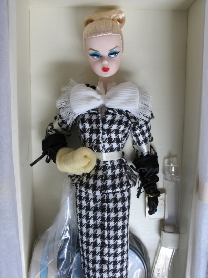 NRFB Mattel Silkstone Barbie 'Walking Suit' 2012 FM gold label. LE Barbie i