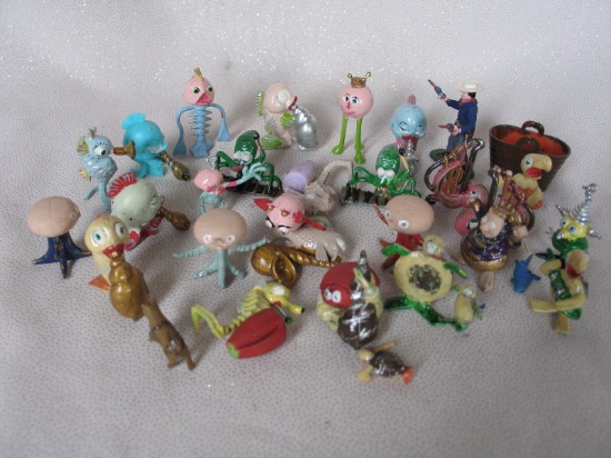 Mixed eighty plus Cereal Toys c1960s-70s. Include R&L, Kellogs, Crater Crit